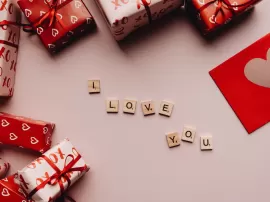 Descubre las mejores frases de amor para decorar tus cajas de regalo