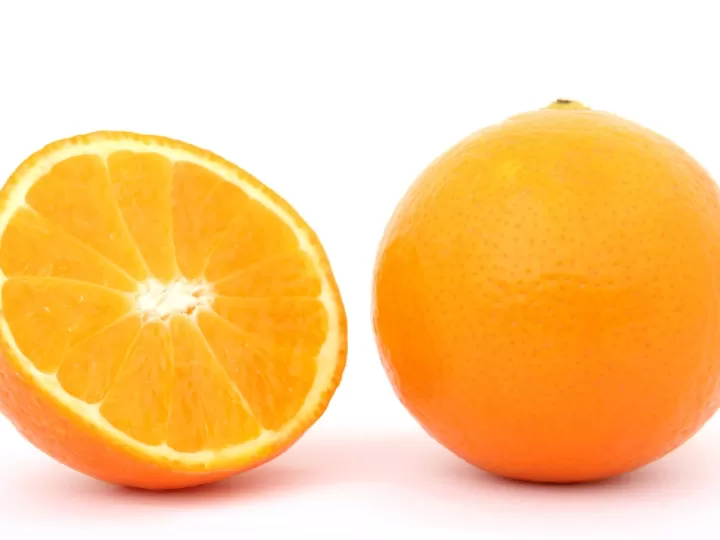 nos hicieron creer que cada uno de nosotros es una media naranja